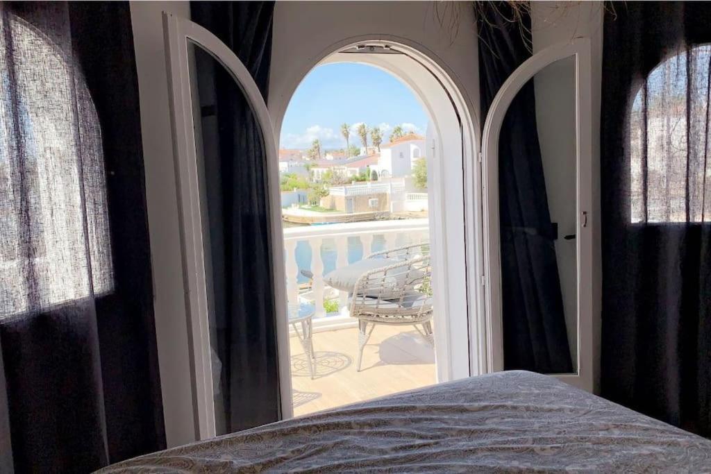 Villa Casa Serenity Au Canal Avec Piscine Et Amarre *