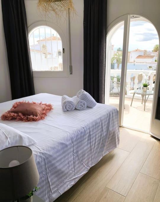 Casa Serenity Au Canal Avec Piscine Et Amarre Villa Empuriabrava