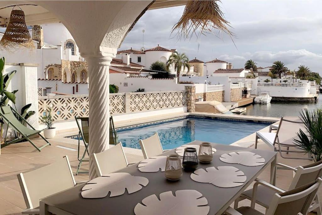 Casa Serenity Au Canal Avec Piscine Et Amarre Villa