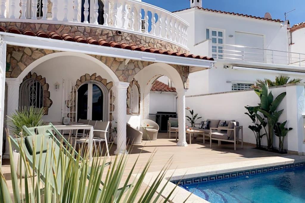 Casa Serenity Au Canal Avec Piscine Et Amarre * Empuriabrava
