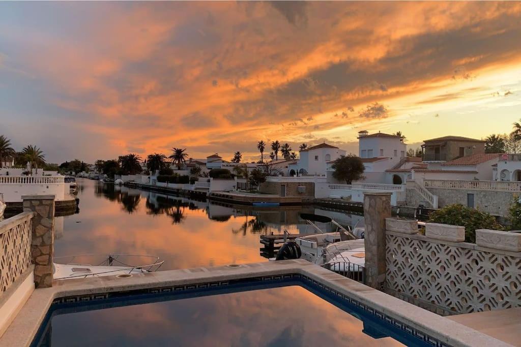 Casa Serenity Au Canal Avec Piscine Et Amarre Villa *