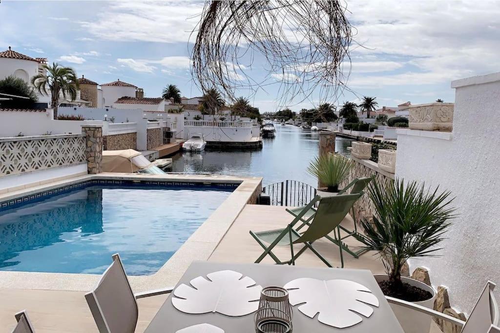 Villa Casa Serenity Au Canal Avec Piscine Et Amarre *