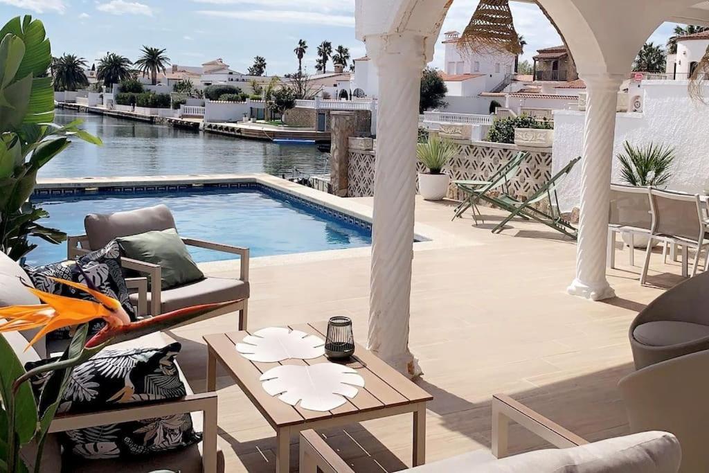 Casa Serenity Au Canal Avec Piscine Et Amarre * Empuriabrava