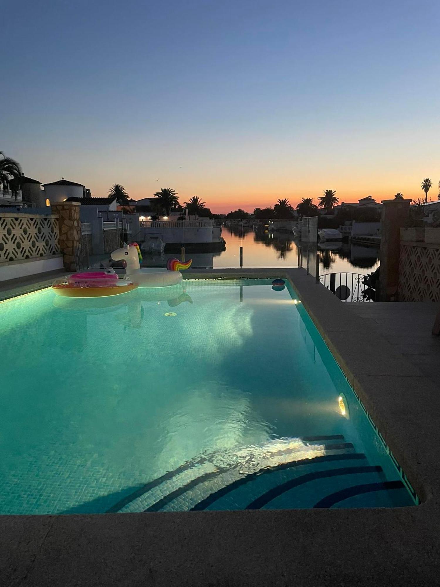 Casa Serenity Au Canal Avec Piscine Et Amarre Villa Empuriabrava